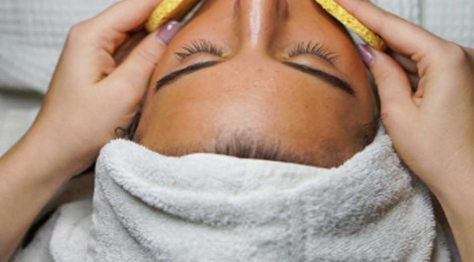What Causes Dry, Cracked Lips?